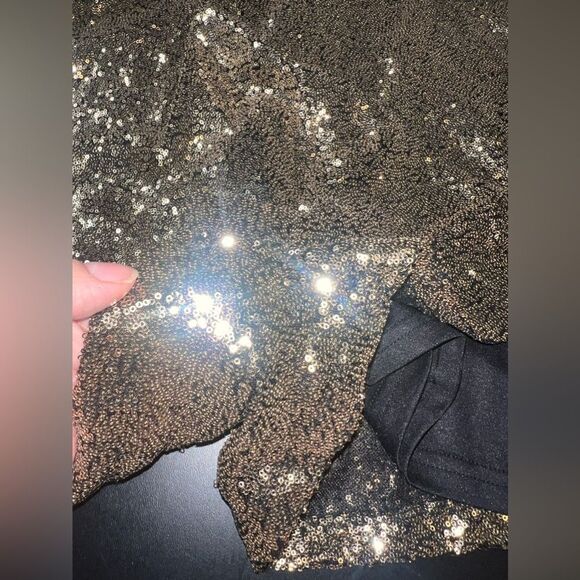 By The Way Gold Sequins Long Sleeve & Shorts V-Neck Romper Holiday Festive - Picture 4 of 7